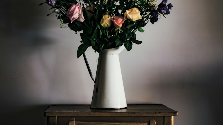 Arrange a Small Bunch of Flowers for an Everyday Table